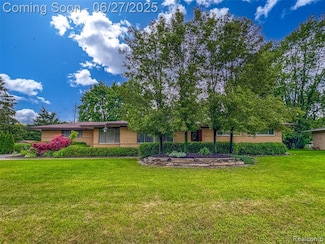 2558 Avonhurst Dr, Troy, MI 48084
