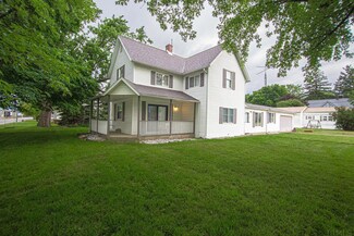 24 N Bolt St, Otterbein, IN 47970