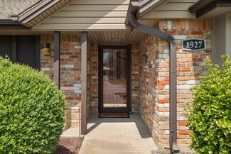 1927 Westminster Dr, Carrollton, TX 75007