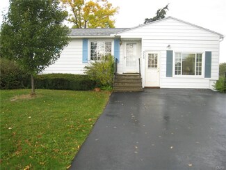 323 Hinsdale Rd, Camillus, NY 13031