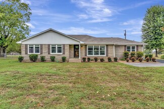 809 S Broadway St, Portland, TN 37148