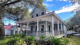10 Old Cottage Beach Dr, Rockport, TX 78382