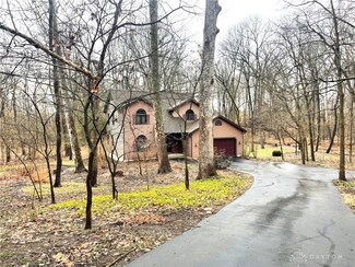 2830 Woodmont Dr, Beavercreek, OH 45434