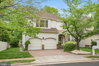 9956 Lochmoore Ln, Vienna, VA 22181