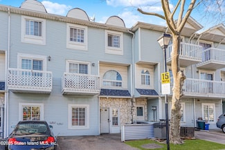 34 Country Dr E Unit 46, Staten Island, NY 10314