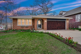 9519 S 50th Ct, Oak Lawn, IL 60453
