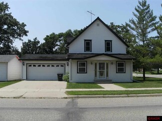 217 6th St, Gaylord, MN 55334