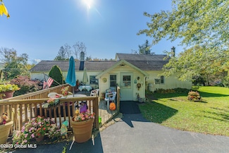 13 Simmons Rd, Hoosick Falls, NY 12090