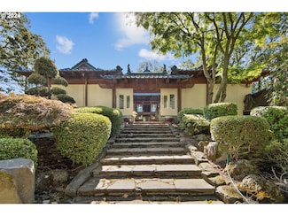 1900 Twin Points Rd, Lake Oswego, OR 97034