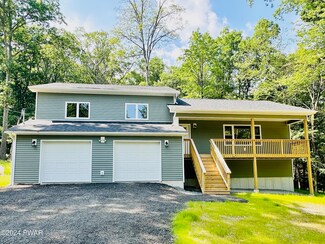 111 Pocono Circle Dr E, Dingmans Ferry, PA 18328
