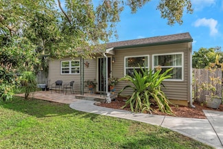 1002 Hull St S, Gulfport, FL 33707