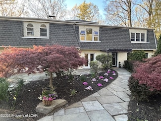 97 Reservoir Rd, Dallas, PA 18612