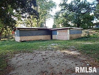 2130 Pershing Ave, Davenport, IA 52803