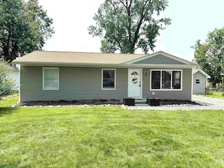 3833 Clover Dr, Newburgh, IN 47630