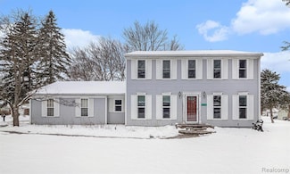 2770 Gemini Dr, Lake Orion, MI 48360