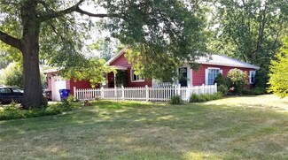 451 42nd St NE, Cedar Rapids, IA 52402