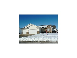 429 Wildflower Dr, Fairfax, IA 52228