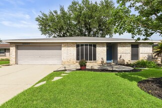 10507 Stockman Ln, Sugar Land, TX 77498