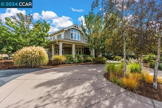 8 Julianna Ct, Moraga, CA 94556