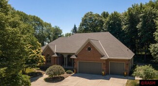14310 Rice Lake Dr, Waseca, MN 56093