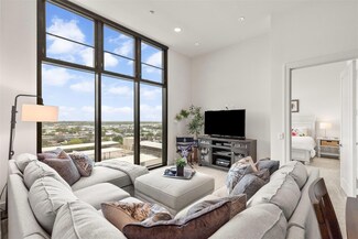 3100 W 7th St Unit 804, Fort Worth, TX 76107
