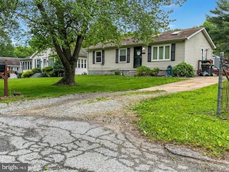 13 Deer Run Dr, Newark, DE 19702