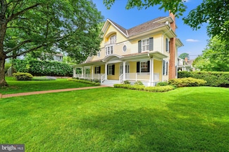3700 Underwood St, Chevy Chase, MD 20815