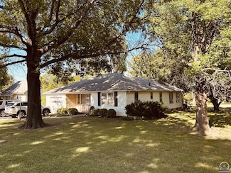 2008 SW Broadview Dr, Topeka, KS 66615
