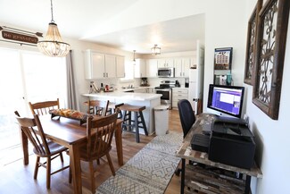 108 E Comanche Ct, Strafford, MO 65757
