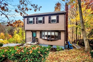 62 Waverly Rd, Woburn, MA 01801