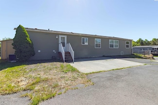 255 NW Golden Hill Dr Sp #6 Unit 6, Pullman, WA 99163
