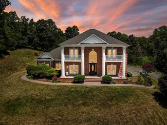 4490 Toddsbury Dr, Vinton, VA 24179