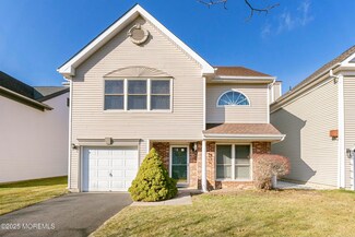 35 Glen Oaks Ct, Old Bridge, NJ 08857