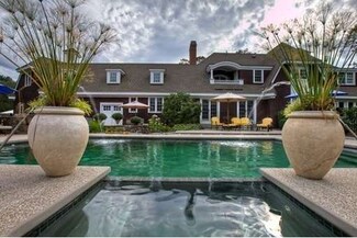 26 Main St, Wenham, MA 01984