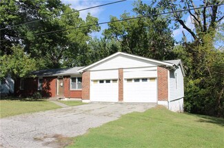 103 N Cogan Ln, Independence, MO 64050