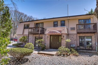 11 Apple Valley Pkwy Unit 2, Greenville, RI 02828