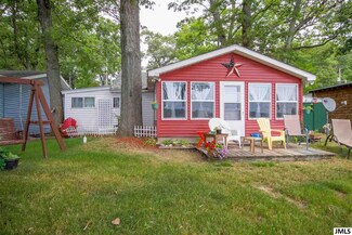 211 Ready Ln, Munith, MI 49259