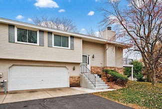 825 Evergreen Cir, Burnsville, MN 55337