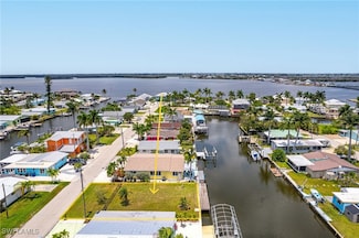 2609 Bayshore Dr, Matlacha, FL 33993