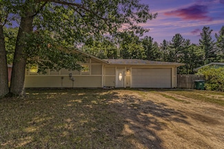 571 E River Rd, Muskegon, MI 49445