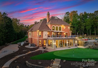 2723 Providence Pine Ln, Charlotte, NC 28270