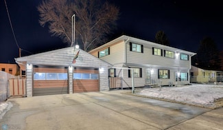 1105 9th St S, Moorhead, MN 56560