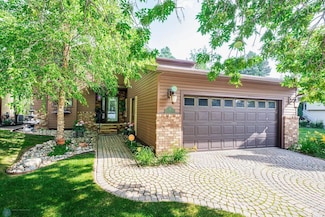 15 Fremont Dr S, Fargo, ND 58103