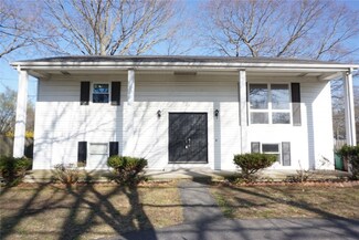 34 Custer St, Warwick, RI 02889