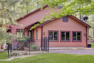 100 Crocus Ln, Milford, PA 18337