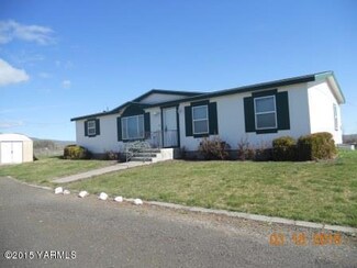 1061 Potter Rd, Tieton, WA 98947