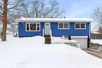 8114 9th St W, Rock Island, IL 61201