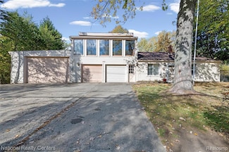 793 Hartland Dr, Troy, MI 48083