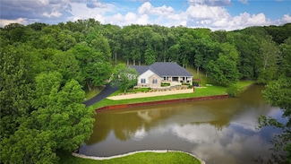 3320 Star Route Rd, Oakley, IL 62501