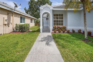 9354 Arborwood Cir, Davie, FL 33328